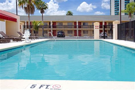Super 8 by Wyndham Orlando International Drive .